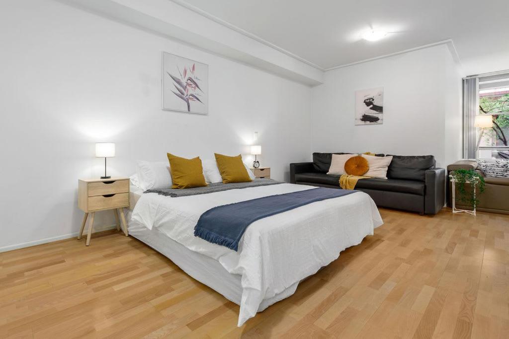 A Plush & Comfy Next To Darling Harbour