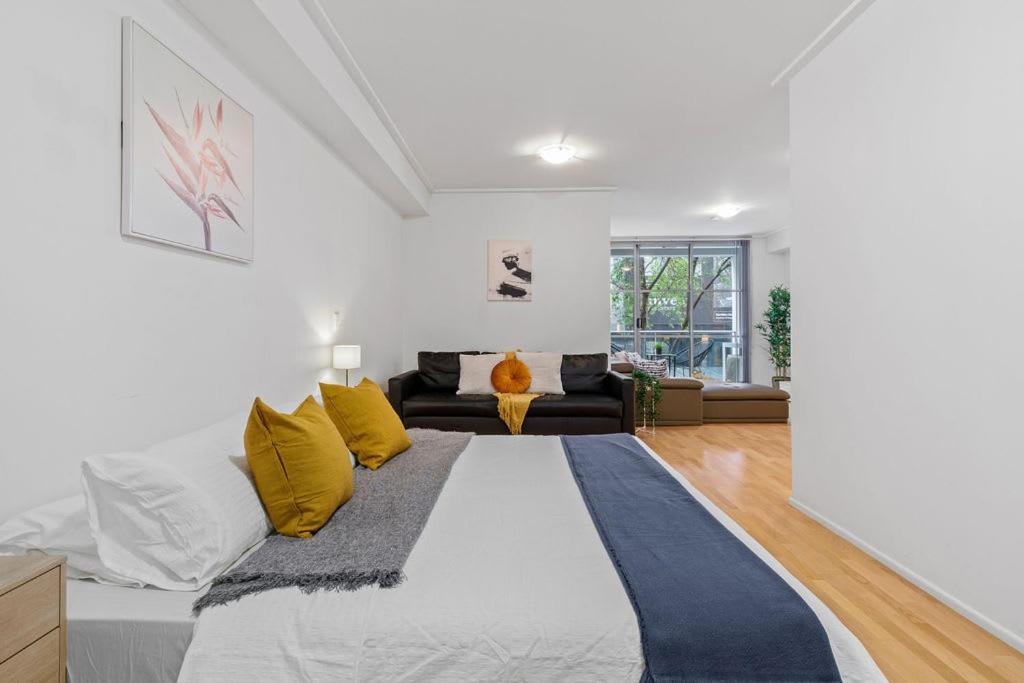 A Plush & Comfy Next To Darling Harbour Sydney