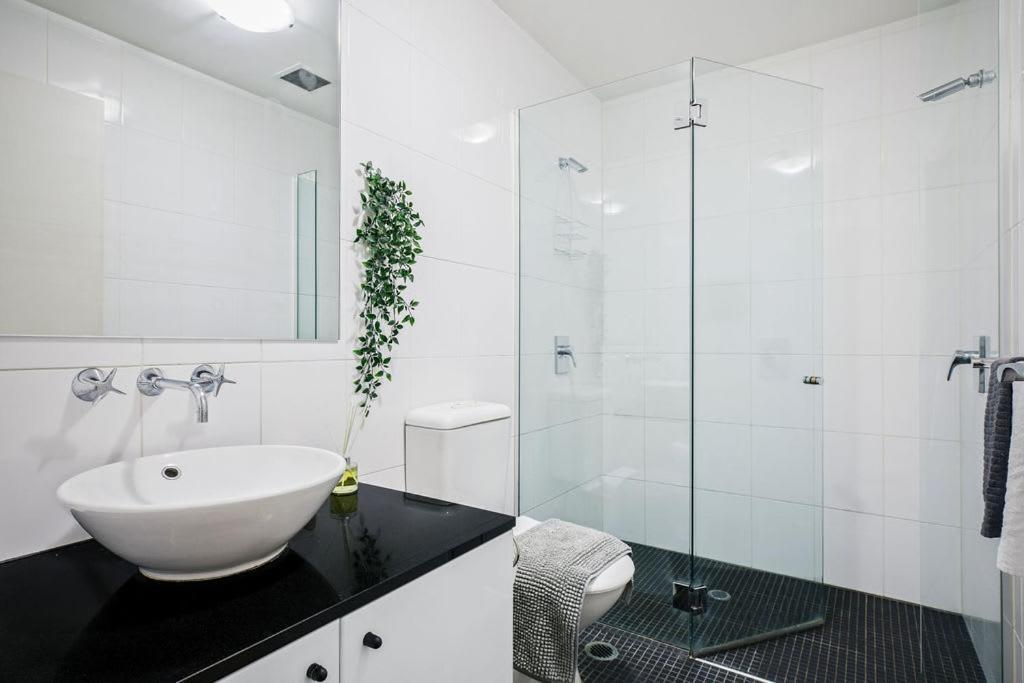 A Plush & Comfy Next To Darling Harbour Apartment *