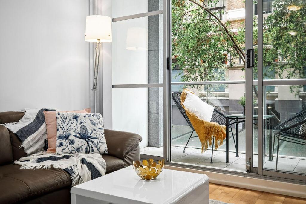 A Plush & Comfy Next To Darling Harbour Apartment