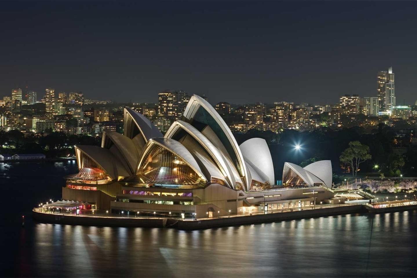 A Plush & Comfy Next To Darling Harbour *