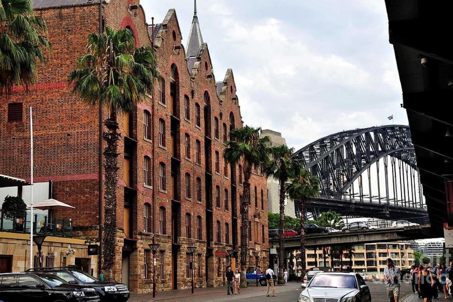 A Plush & Comfy Next To Darling Harbour * Sydney